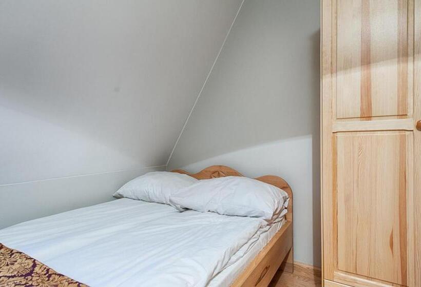 اتاق استاندارد سه نفره, Willa Chaber