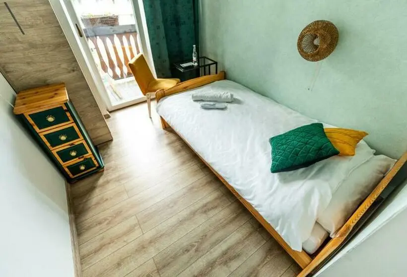 Standard Yhden Hengen Huone Parveke, Willa Halinówka