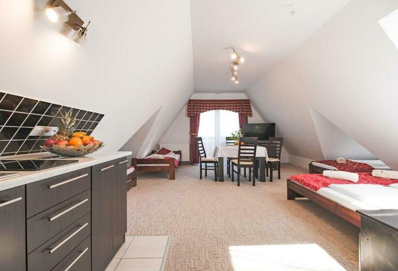 Четырехместный Номер Стандарт, Willa Szmaragd   śniadania   Zniżki Na Termy   Sauna   Bilard   Stoki Narciarskie