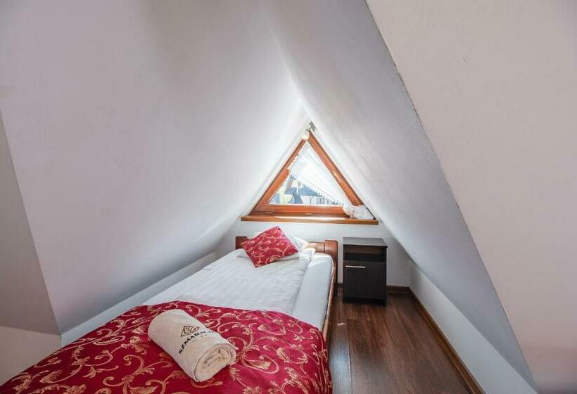 Четырехместный Номер Стандарт, Willa Szmaragd   śniadania   Zniżki Na Termy   Sauna   Bilard   Stoki Narciarskie