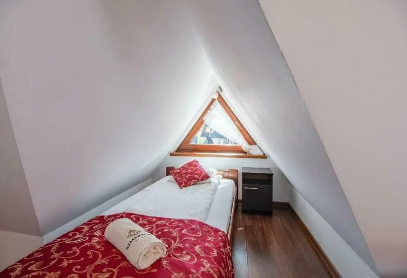 اتاق استاندارد چهار تخته, Willa Szmaragd   śniadania   Zniżki Na Termy   Sauna   Bilard   Stoki Narciarskie