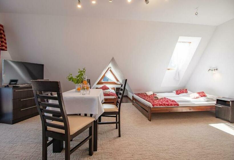 Четырехместный Номер Стандарт, Willa Szmaragd   śniadania   Zniżki Na Termy   Sauna   Bilard   Stoki Narciarskie