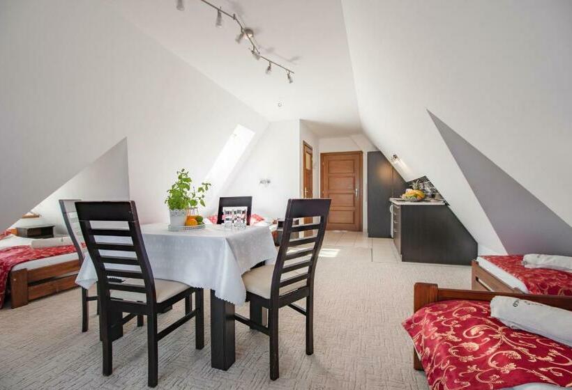 Четырехместный Номер Стандарт, Willa Szmaragd   śniadania   Zniżki Na Termy   Sauna   Bilard   Stoki Narciarskie