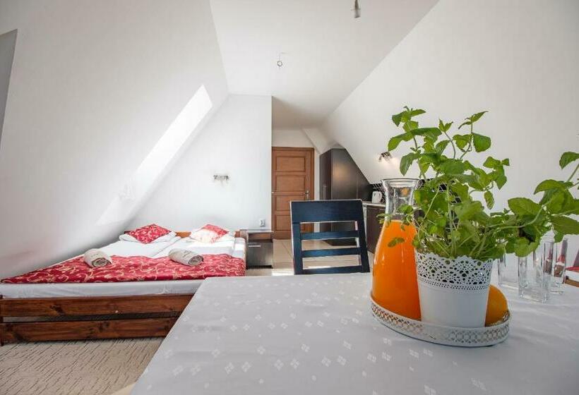 Четырехместный Номер Стандарт, Willa Szmaragd   śniadania   Zniżki Na Termy   Sauna   Bilard   Stoki Narciarskie