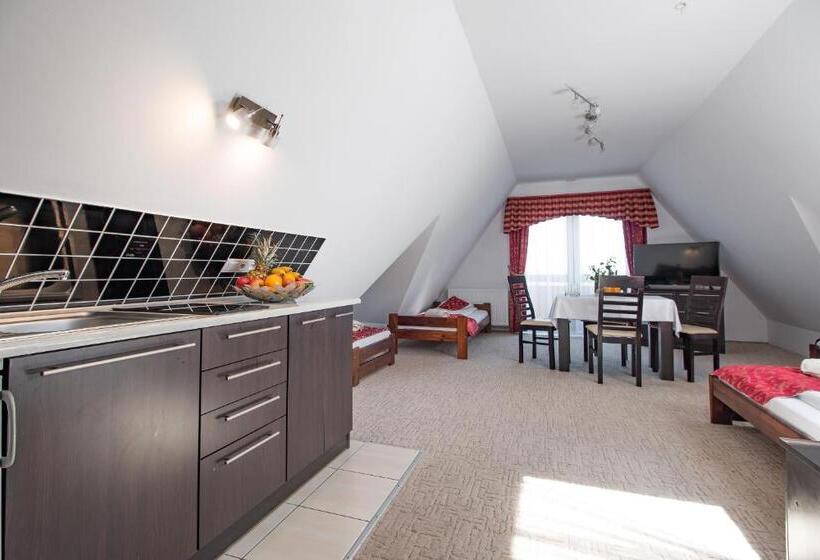 Четырехместный Номер Стандарт, Willa Szmaragd   śniadania   Zniżki Na Termy   Sauna   Bilard   Stoki Narciarskie