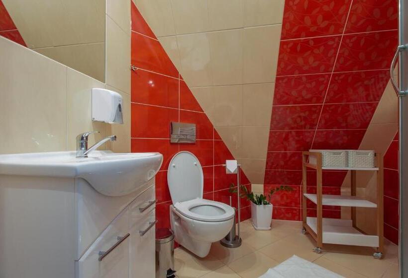 Семейный Номер, Willa Szmaragd   śniadania   Zniżki Na Termy   Sauna   Bilard   Stoki Narciarskie