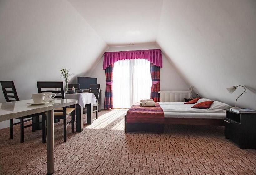 Семейный Номер, Willa Szmaragd   śniadania   Zniżki Na Termy   Sauna   Bilard   Stoki Narciarskie