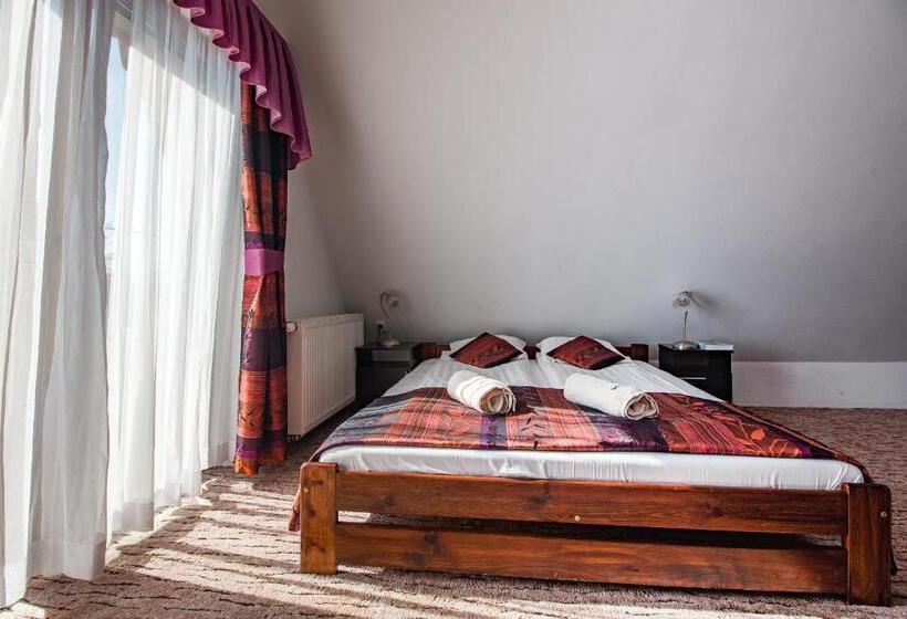 Семейный Номер, Willa Szmaragd   śniadania   Zniżki Na Termy   Sauna   Bilard   Stoki Narciarskie