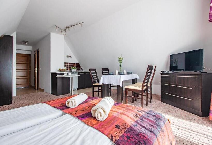 Семейный Номер, Willa Szmaragd   śniadania   Zniżki Na Termy   Sauna   Bilard   Stoki Narciarskie