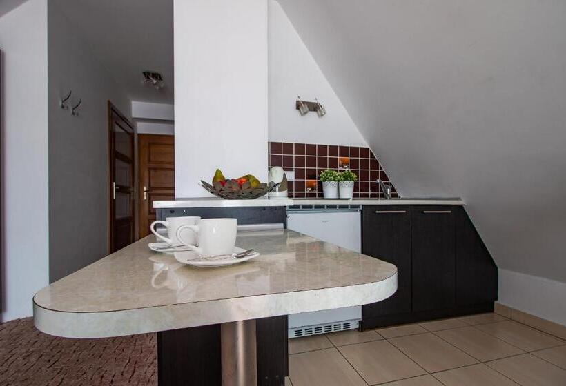 Семейный Номер, Willa Szmaragd   śniadania   Zniżki Na Termy   Sauna   Bilard   Stoki Narciarskie