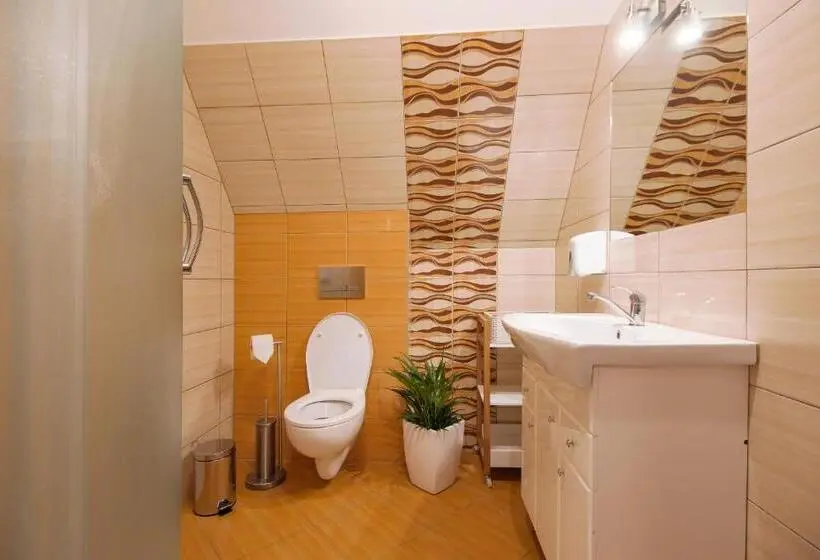 سوئیت 2 خوابه, Willa Szmaragd   śniadania   Zniżki Na Termy   Sauna   Bilard   Stoki Narciarskie