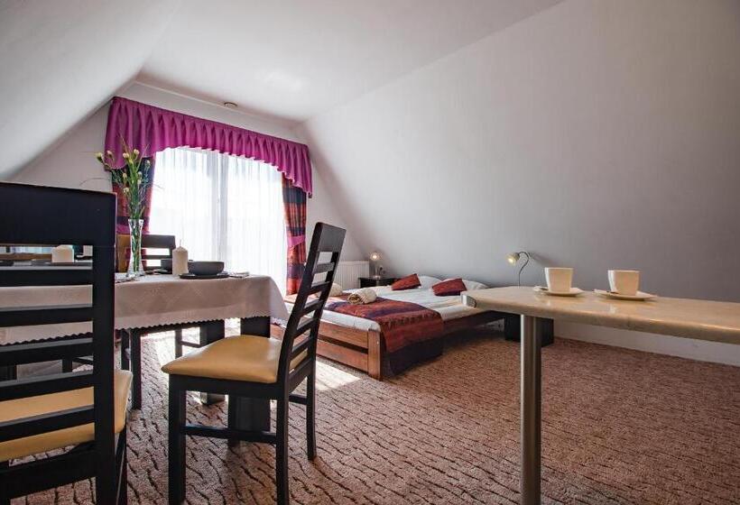 Семейный Номер, Willa Szmaragd   śniadania   Zniżki Na Termy   Sauna   Bilard   Stoki Narciarskie