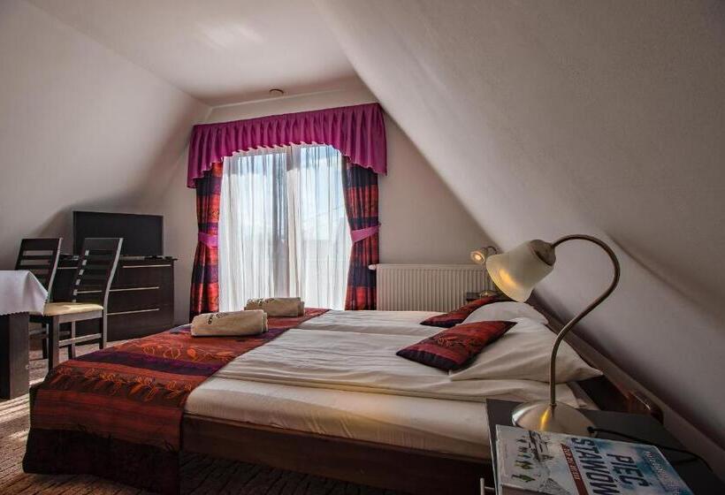 Семейный Номер, Willa Szmaragd   śniadania   Zniżki Na Termy   Sauna   Bilard   Stoki Narciarskie