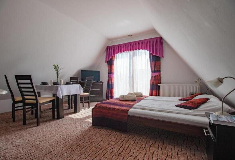 Семейный Номер, Willa Szmaragd   śniadania   Zniżki Na Termy   Sauna   Bilard   Stoki Narciarskie