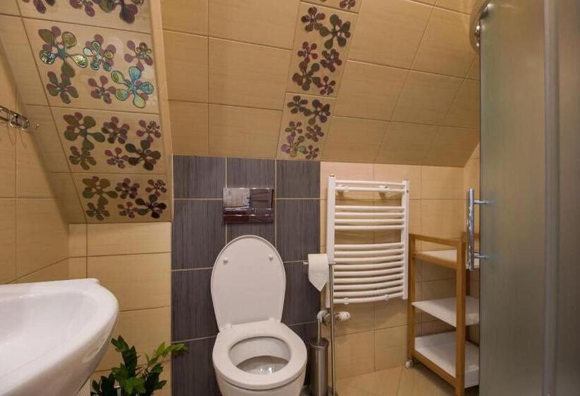 Семейный Номер, Willa Szmaragd   śniadania   Zniżki Na Termy   Sauna   Bilard   Stoki Narciarskie