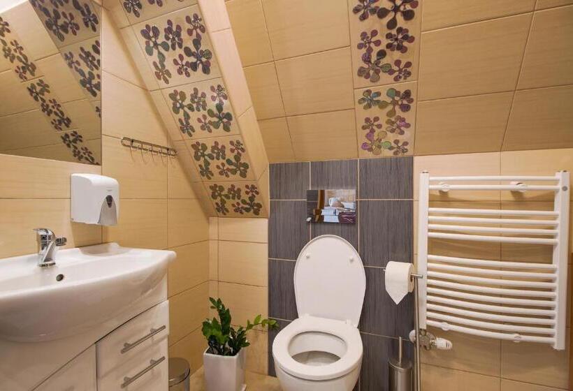 Семейный Номер, Willa Szmaragd   śniadania   Zniżki Na Termy   Sauna   Bilard   Stoki Narciarskie