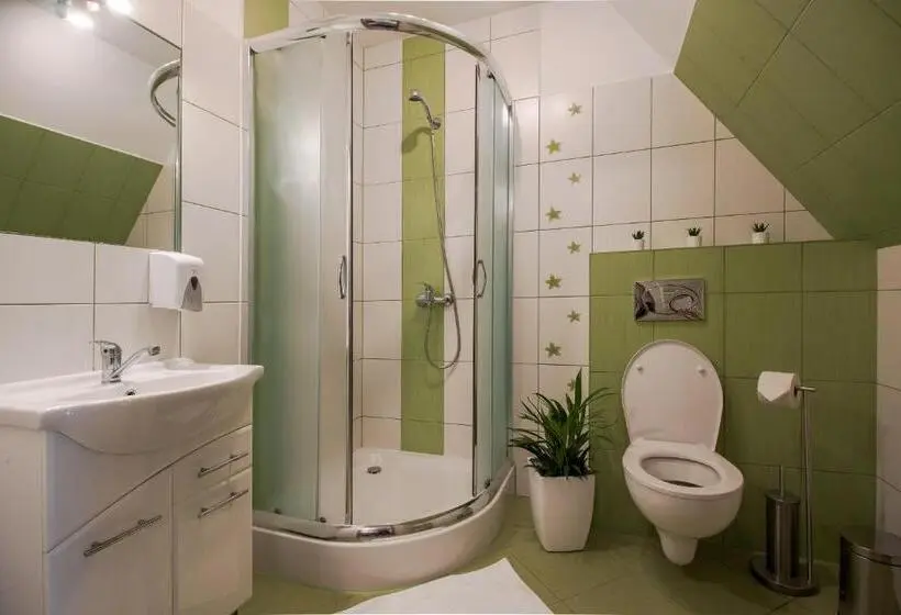 سوئیت 2 خوابه, Willa Szmaragd   śniadania   Zniżki Na Termy   Sauna   Bilard   Stoki Narciarskie