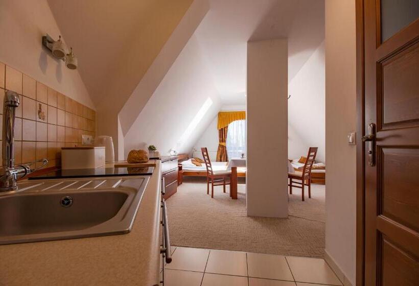 Семейный Номер, Willa Szmaragd   śniadania   Zniżki Na Termy   Sauna   Bilard   Stoki Narciarskie