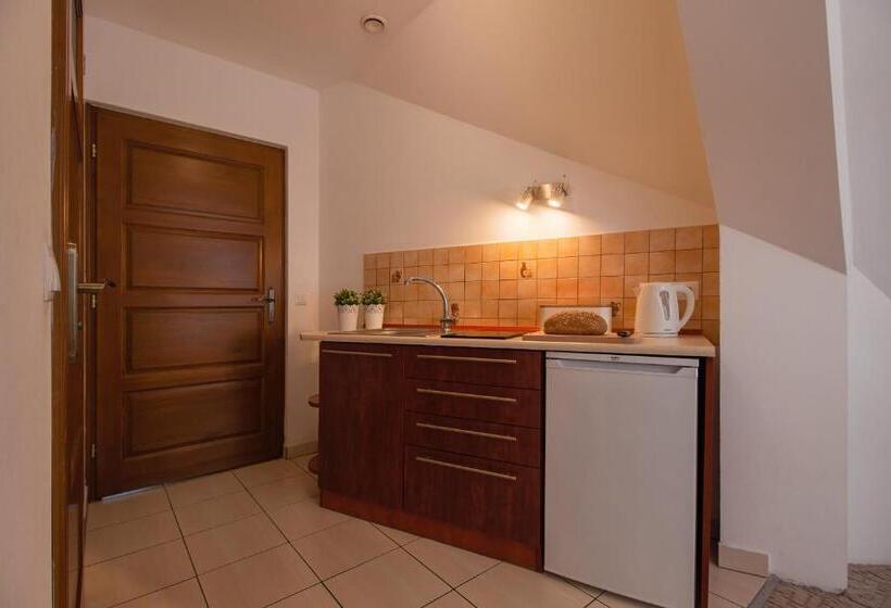 Семейный Номер, Willa Szmaragd   śniadania   Zniżki Na Termy   Sauna   Bilard   Stoki Narciarskie