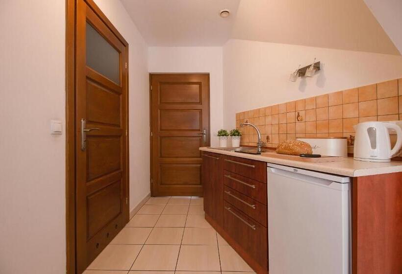 Семейный Номер, Willa Szmaragd   śniadania   Zniżki Na Termy   Sauna   Bilard   Stoki Narciarskie