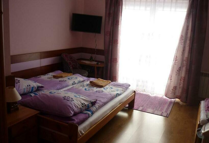 带阳台的三人标准间, Pensjonat Sielanka