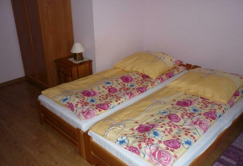 带阳台的三人标准间, Pensjonat Sielanka