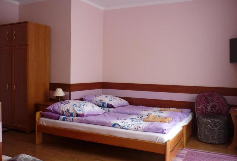 带阳台的三人标准间, Pensjonat Sielanka