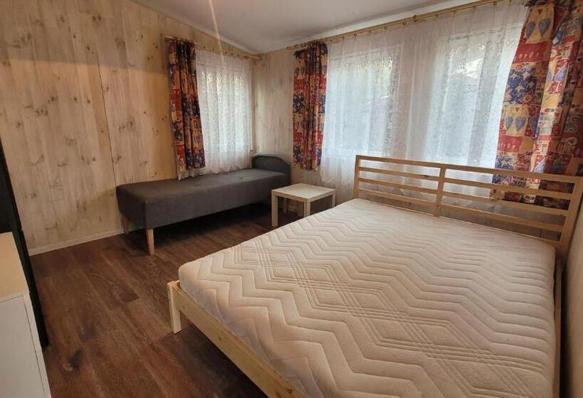 Семейное Бунгало, Ow Krakus I Pokoje I Domki