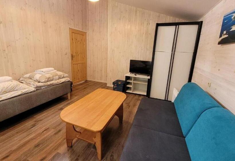 Семейное Бунгало, Ow Krakus I Pokoje I Domki