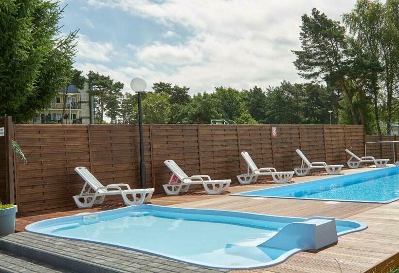 غرفة قياسية رباعية, Piramida Lux