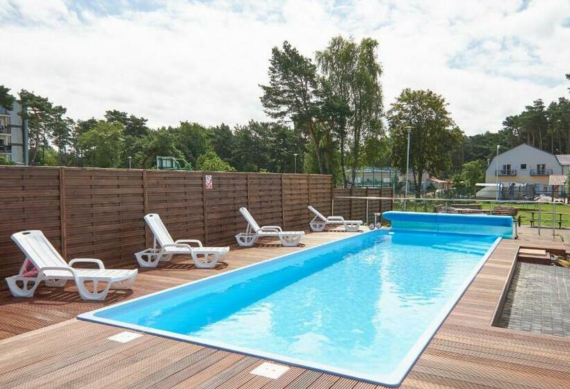 غرفة قياسية رباعية, Piramida Lux