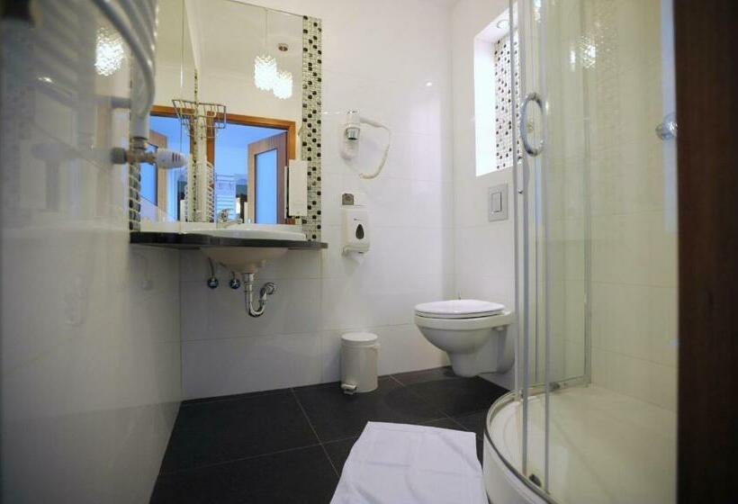 四人标准间, Wichrowe Wzgórze Chmielno