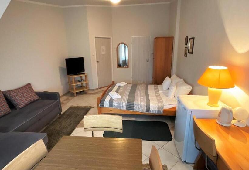 اتاق خانوادگی, Gościniec Jantar