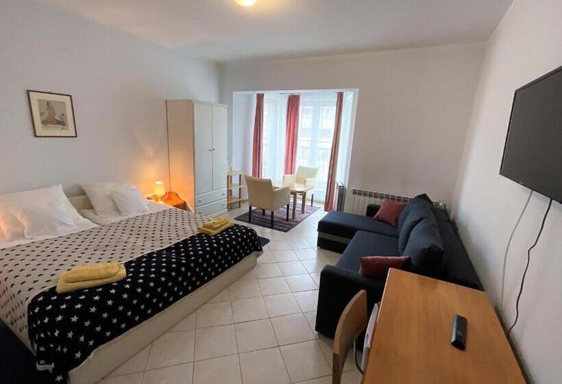 اتاق خانوادگی, Gościniec Jantar