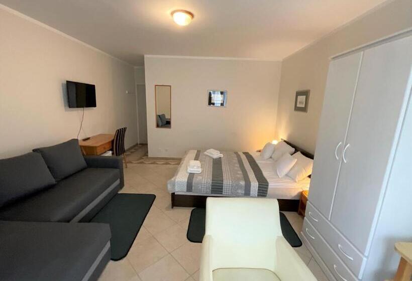 اتاق خانوادگی, Gościniec Jantar