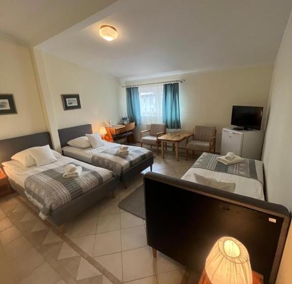 اتاق استاندارد سه نفره, Gościniec Jantar