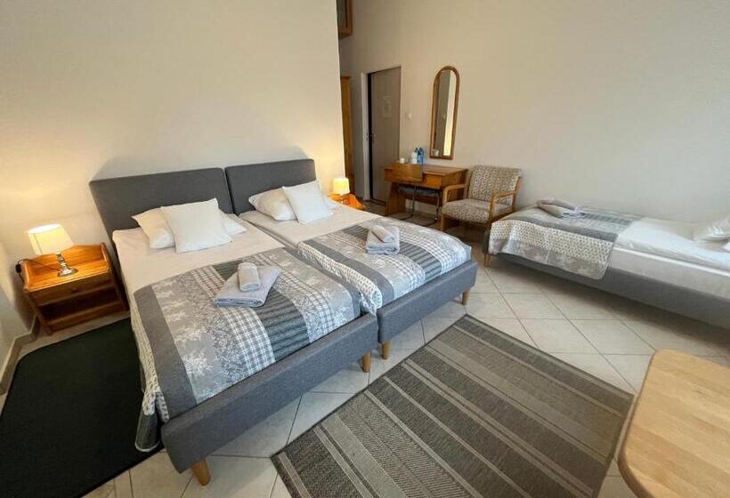 اتاق استاندارد سه نفره, Gościniec Jantar