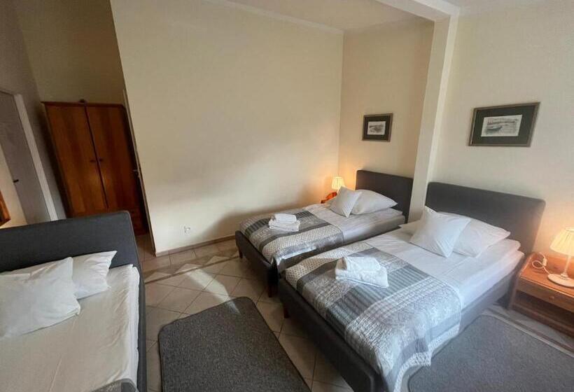 اتاق استاندارد سه نفره, Gościniec Jantar