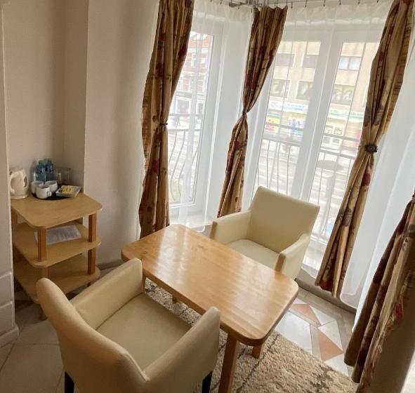 اتاق خانوادگی, Gościniec Jantar