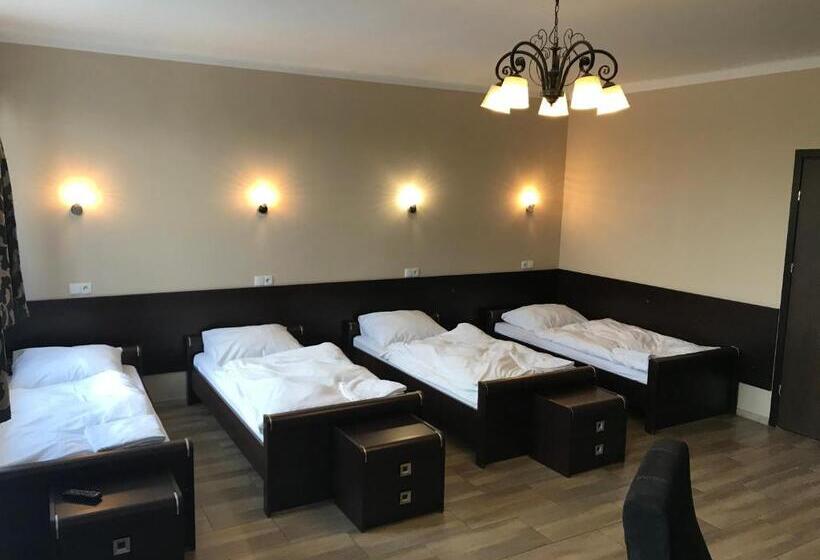 اتاق استاندارد چهارنفره با سرویس بهداشتی مشترک, Gościniec