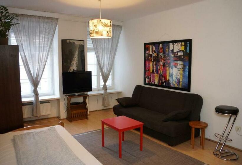 דירת שני חדרים, Red Bike Apart S