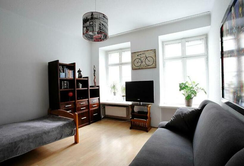 דירת שני חדרים, Red Bike Apart S