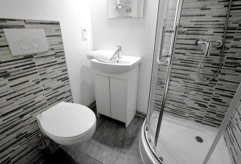 דירת שני חדרים, Red Bike Apart S