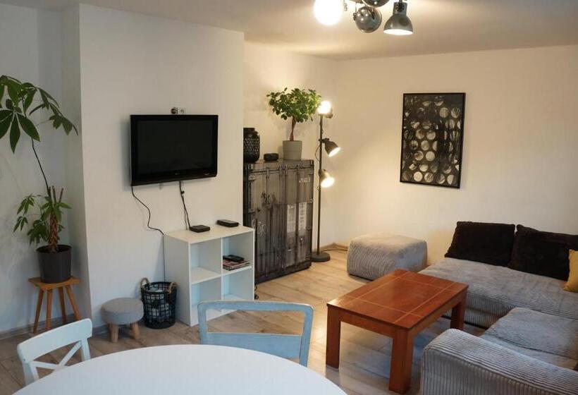 דירת חדר, Red Bike Apart S