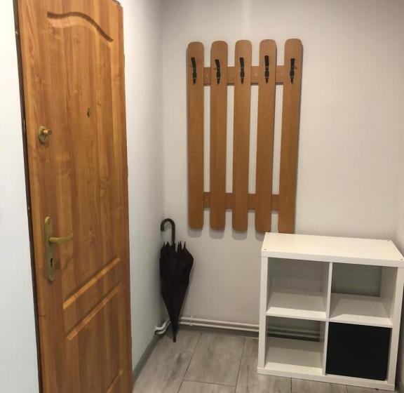 חדר בסיסי, Red Bike Apart S