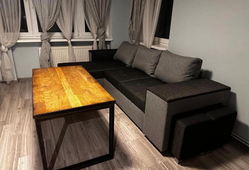 חדר בסיסי, Red Bike Apart S