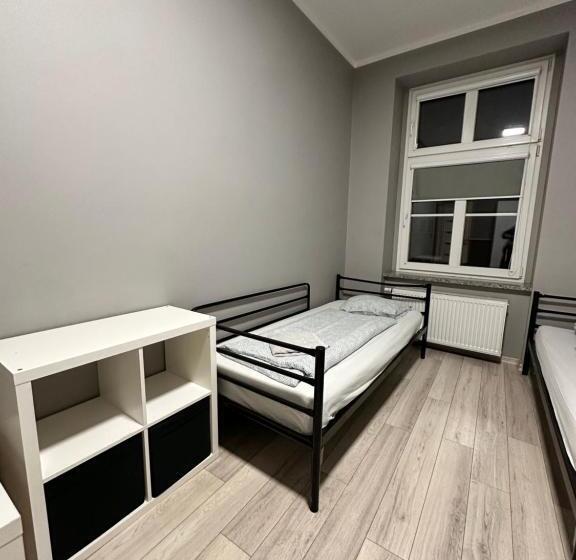 סטודיו משפחתי, Red Bike Apart S