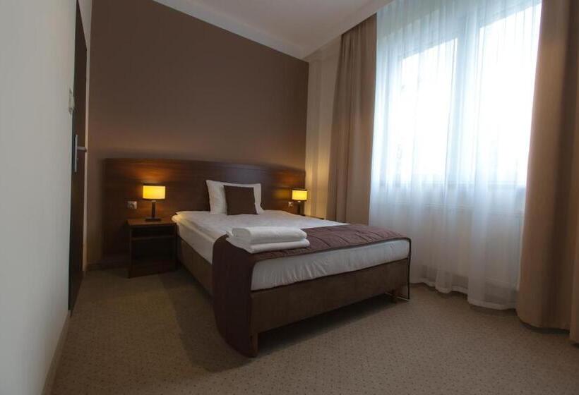 غرفة قياسية فردية, Camelot