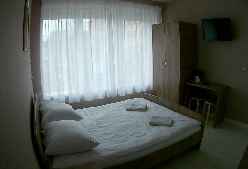 اتاق سوپریور با تخت بزرگ, M&m Spanie