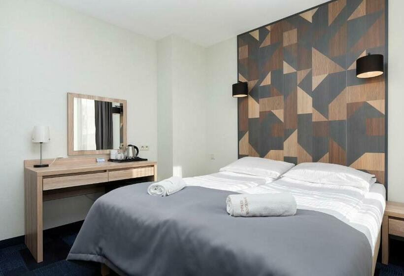 标准三人间, Nawigator Spa